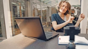 Tanzen im Büro kann die Stimmung heben