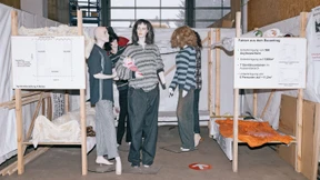 Sechs Menschen auf elf Quadratmetern