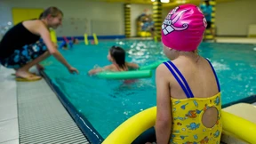 Muslimische Grundschülerin darf in Badebekleidung duschen