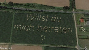 Heiratsantrag als Satellitenbild bei Google Maps