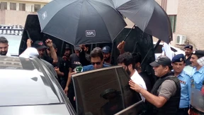 Die hundert Verfahren gegen Imran Khan