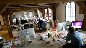 So unterschiedlich verdienen junge Akademiker