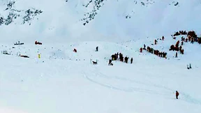 Schülergruppe auf gesperrter Piste von Lawine erfasst 