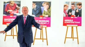 SPD verteidigt Merkel-Plakate