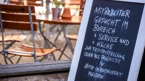 Zahl der Arbeitslosen sinkt kräftig