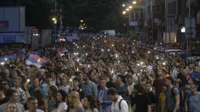 Zehntausende protestieren gegen Gewalt in Serbien