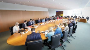 Merkel lenkt im Streit um Grundrente ein