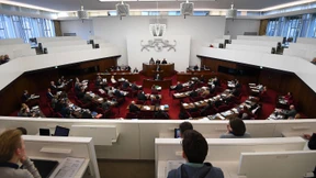 So angelt sich ein Politiker Millionen