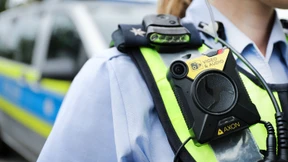 Autofahrer flüchtet vor Polizeikontrolle und fährt Kind an