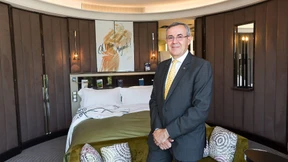 Ein Kokon aus Stoffen und Farben