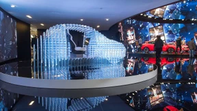 Der gelackte Star überstrahlt die Bilderflut