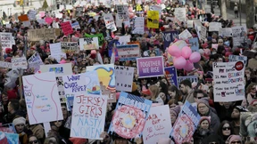 Zehntausende Amerikanerinnen demonstrieren gegen Trump