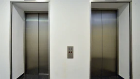 Aufzug ins Ungewisse