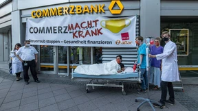 Kleines Straßentheater am Kaiserplatz