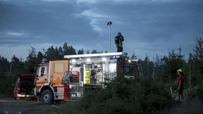 Mehr als 1000 Einsatzkräfte kämpfen gegen Waldbrände im Osten
