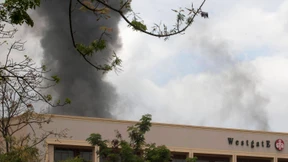 Explosionen und Schüsse im besetzten Einkaufszentrum