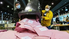 Die weißen Zettel rechts, die grünen links