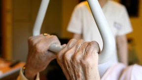 Die private Pflegeversicherung ist fragwürdig und teuer