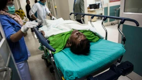 Anführer der Rothemden angeschossen