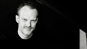 Nahbar, gedankenvoll