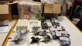 Zöllner entdecken Kokain in Skateboardrollen