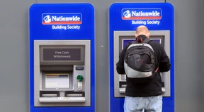 Britische Regierung verschärft Vorgaben für Bargeldversorgung