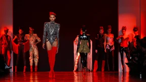 Glitzer, Latex und Leder