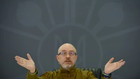 Resnikow bleibt vorerst im Amt