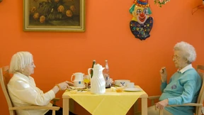 Pflege zu Hause oder im Heim – was ist besser?