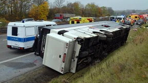 Junge bei Unfall mit Reisebus ums Leben gekommen