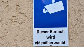 Die Agenten in ihrer bizarren Datenwelt