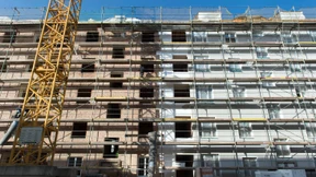 Maklergebühren für Mieter offenbar halbiert