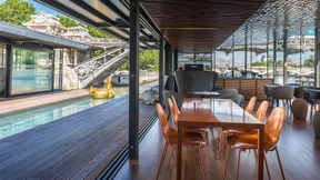 Stadt, Land, Fluss, Hotel