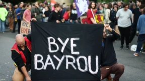 Franzosen feiern nach verlorener Vertrauensfrage 