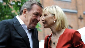 Er macht das ganz liebevoll