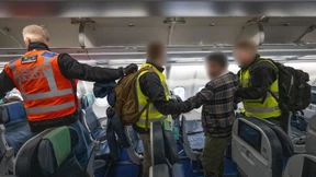 Mehr Menschen kehren zurück, weniger beantragen Asyl