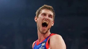 Tibor Pleiß schenkt seinem Team den Euroleague-Titel