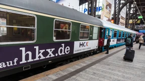 Ein Bahn-Konkurrent knickt ein
