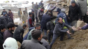 Mindestens neun Tote bei Erdbeben an iranisch-türkischer Grenze