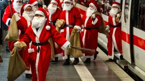 Vor Weihnachten viel los auf Straßen, Schienen und in der Luft
