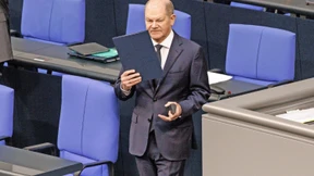 Der Kanzler, die Waffen und der Frieden