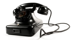 „Bitte bleiben Sie dran, Sie  werden gleich verbunden“