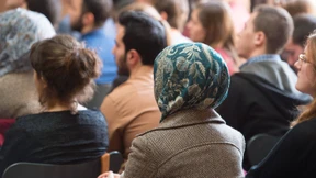 Hessen zahlt für Flüchtlingshilfe an Hochschulen