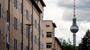 Berlin kauft fast 15.000 Wohnungen von Vonovia und Deutsche Wohnen