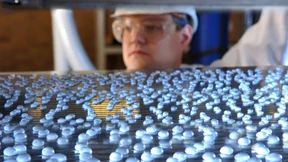 Sparanstrengungen bei Merck zeigen Wirkung