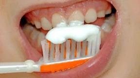 „Nahezu 100 Prozent der Bevölkerung können nicht richtig Zähne putzen“