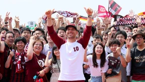 Podolski in Japan wie ein Popstar empfangen