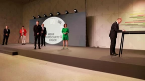 SPD, Grüne und FDP unterzeichnen Koalitionsvertrag