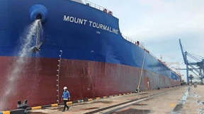 BHP verschifft Erz per Erdgasfrachter