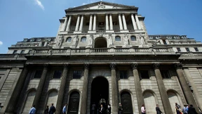 Pfund erholt sich nach Rekordtief 